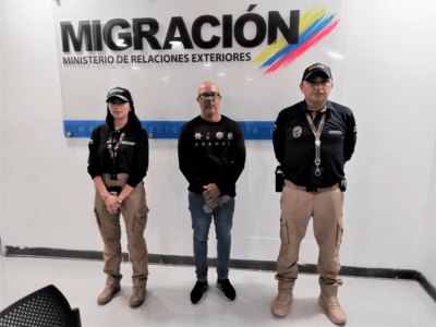 Caen en el Aeropuerto El Dorado dos extranjeros. Uno con circular roja y otro con pasaporte falso