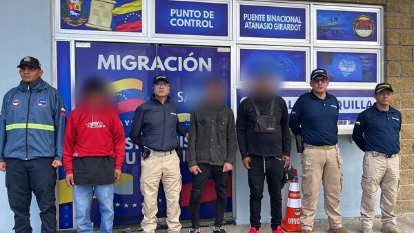 Migración Colombia expulsa a cuatro extranjeros con múltiples registros por delitos en Bogotá y Boyacá